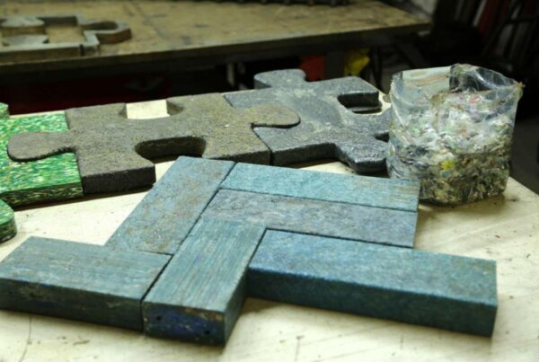 Finally – tiles from illiquid plastic produced!